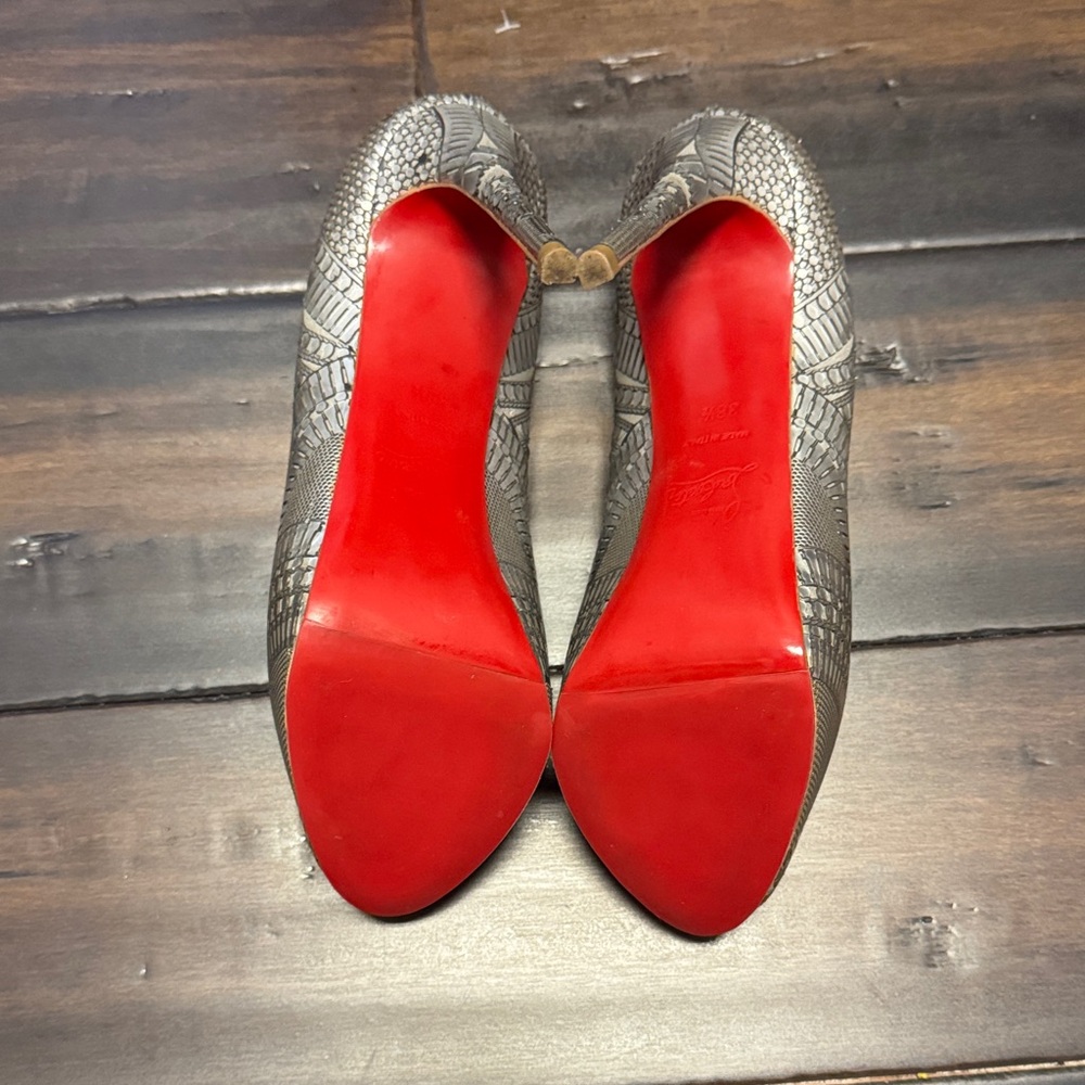 Christian Louboutin Metallic Silver Peep-Toe Pumps with Textured Pattern - Picture 5 of 6